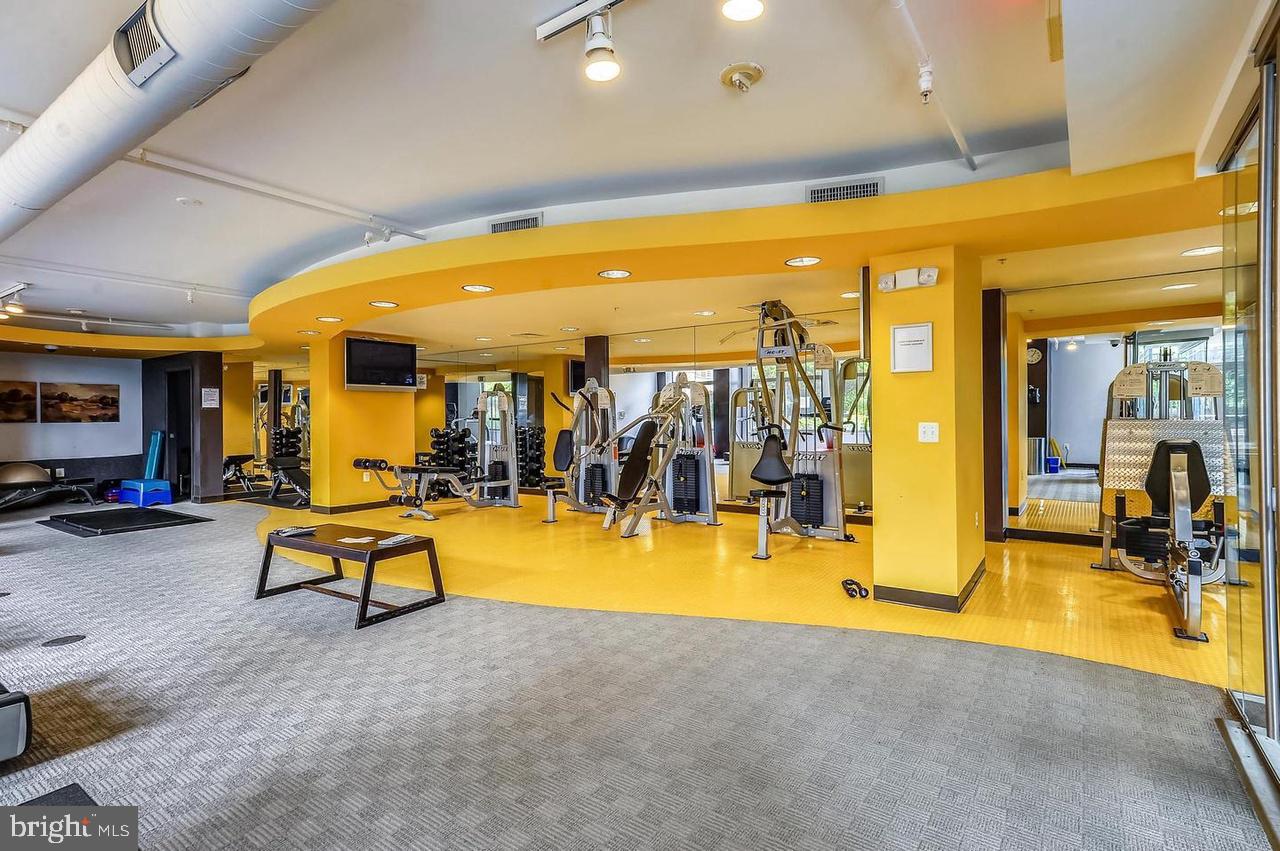 ECLIPSE ON CENTER PARK - Residential