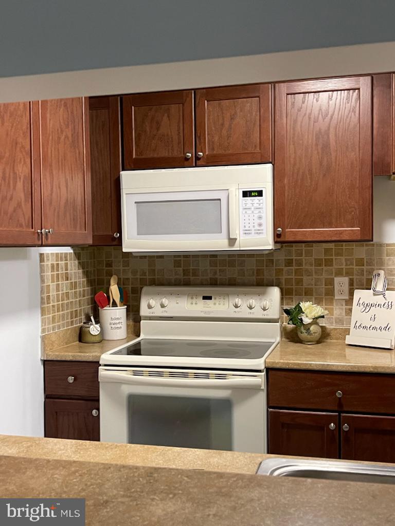 CROMWELL FOUNTAIN - Residential