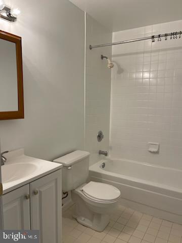 CROMWELL FOUNTAIN - Residential