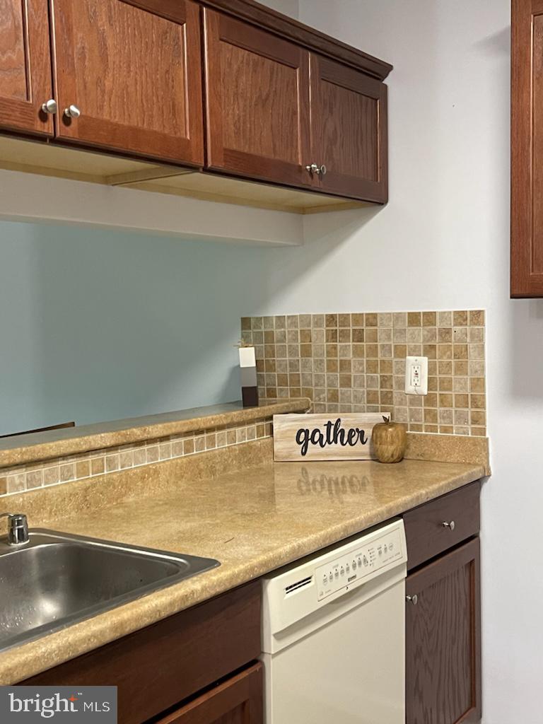 CROMWELL FOUNTAIN - Residential