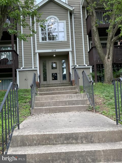 CROMWELL FOUNTAIN - Residential