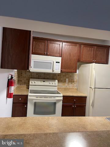 CROMWELL FOUNTAIN - Residential