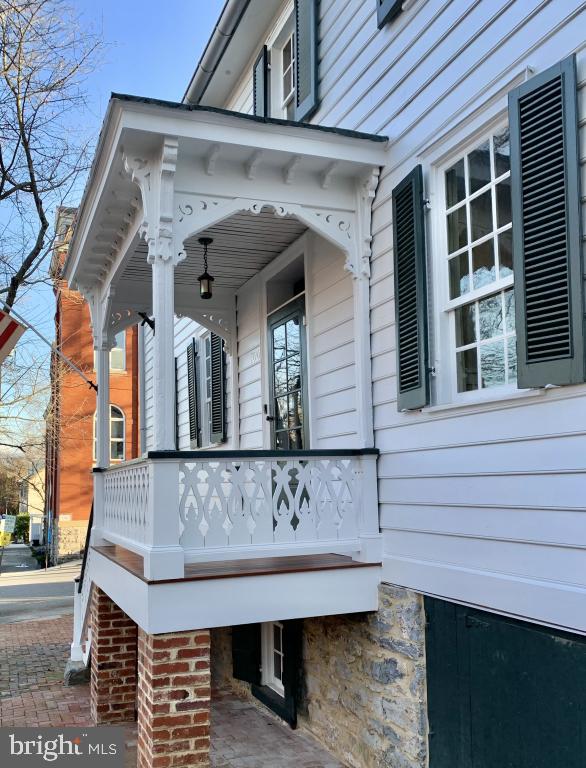 100 W NEW STREET