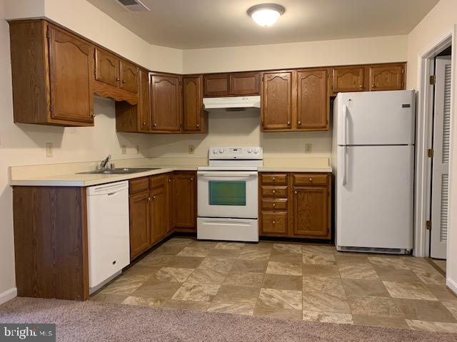 OLDE GREENWICH - Residential Lease