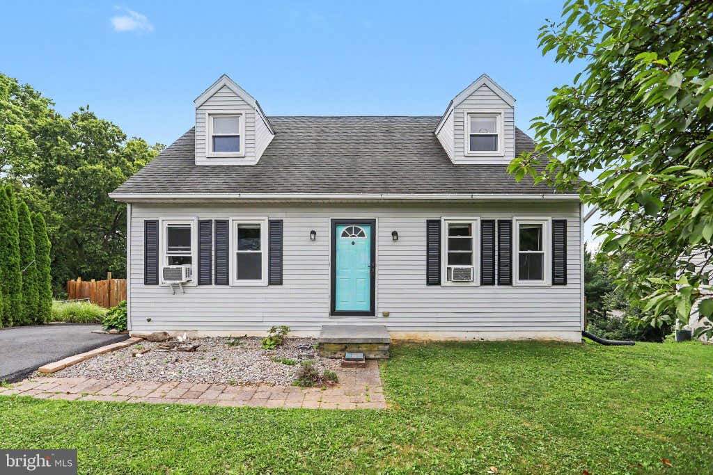 Photo of 474 W Ridge Road, ELIZABETHTOWN, PA 17022 (MLS # PALA2092900)