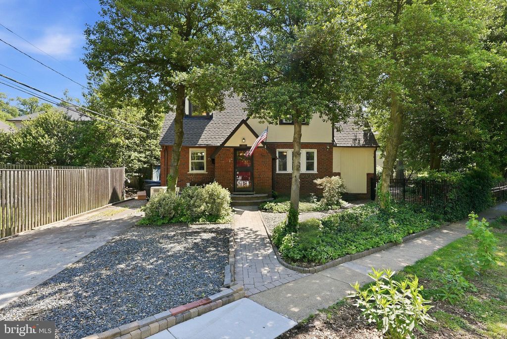 Photo of 2511 S Grant Street, ARLINGTON, VA 22202 (MLS # VAAR2073152)