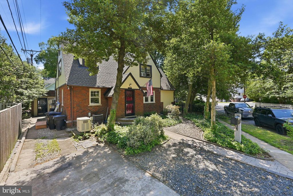 Photo of 2511 S Grant Street, ARLINGTON, VA 22202 (MLS # VAAR2073152)