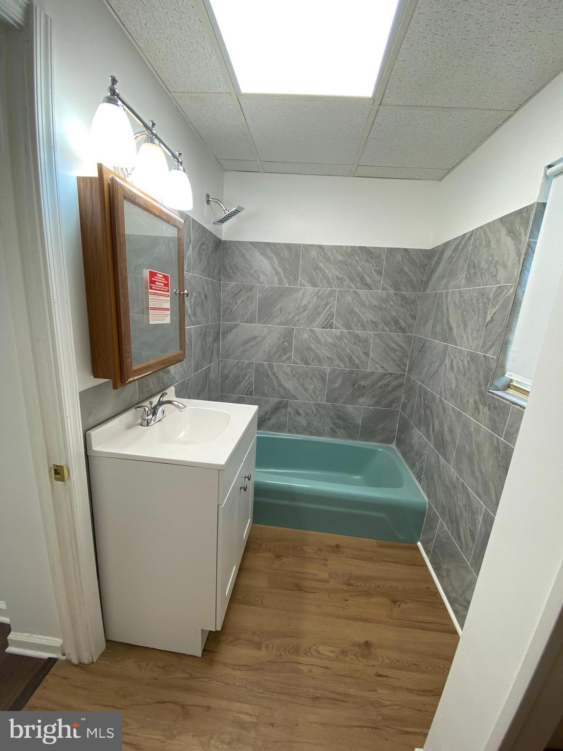 PORT RICHMOND - Residential Lease