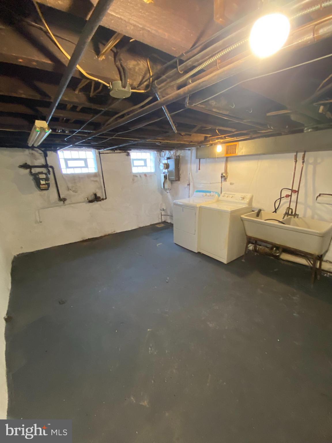 PORT RICHMOND - Residential Lease