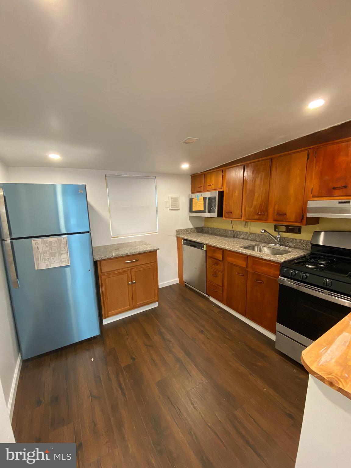 PORT RICHMOND - Residential Lease