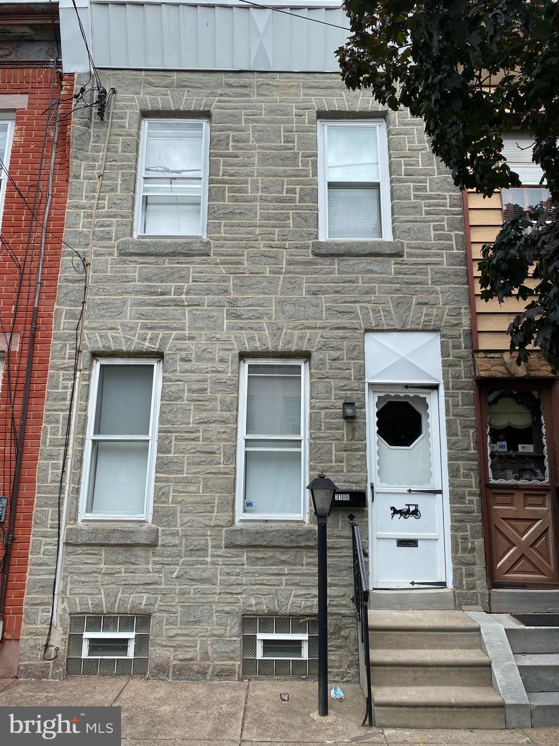 PORT RICHMOND - Residential Lease
