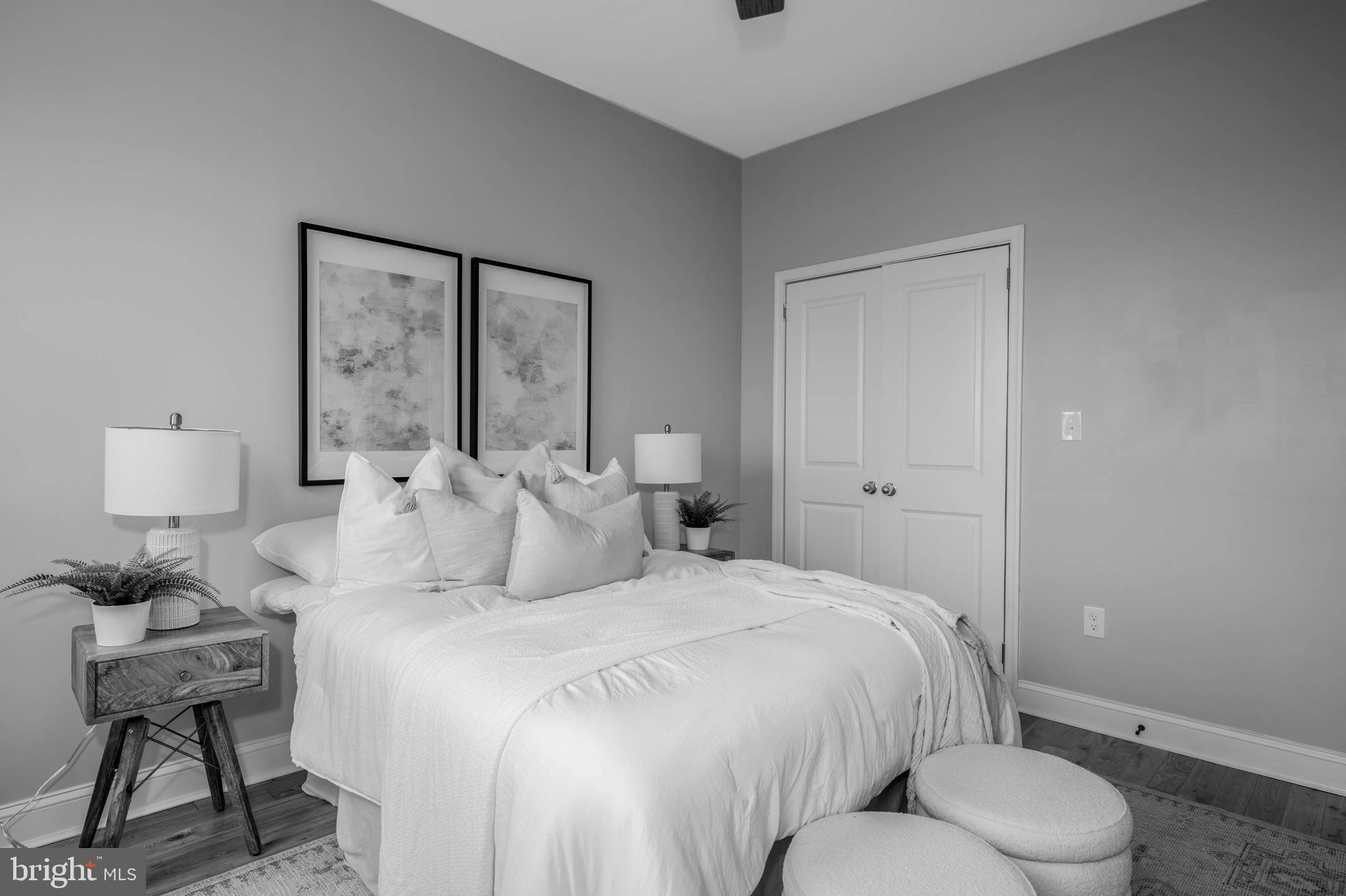 MONTEBELLO LAKE - Residential