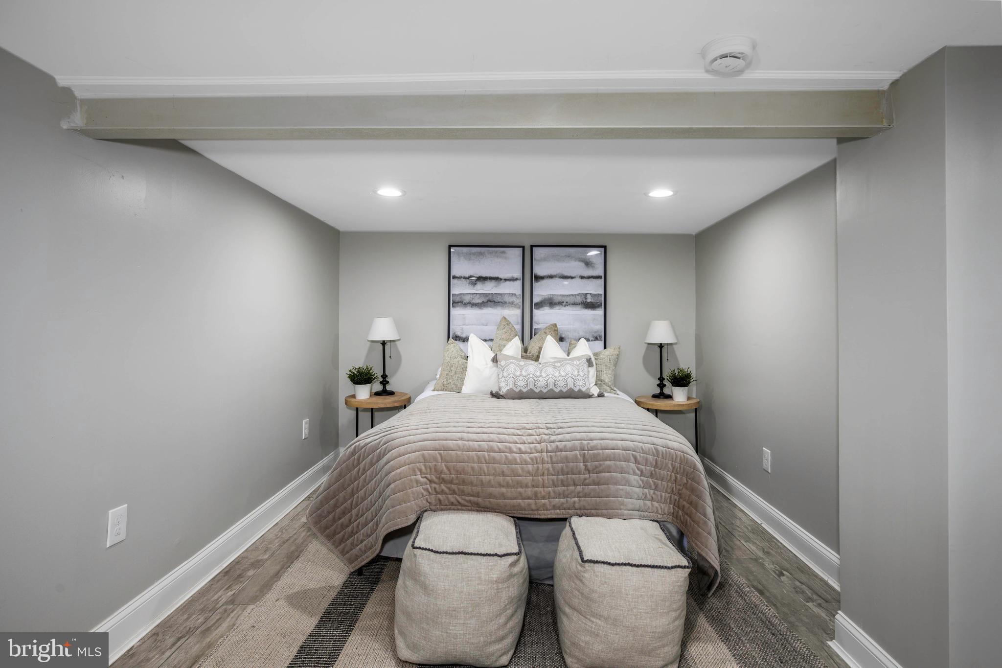 MONTEBELLO LAKE - Residential