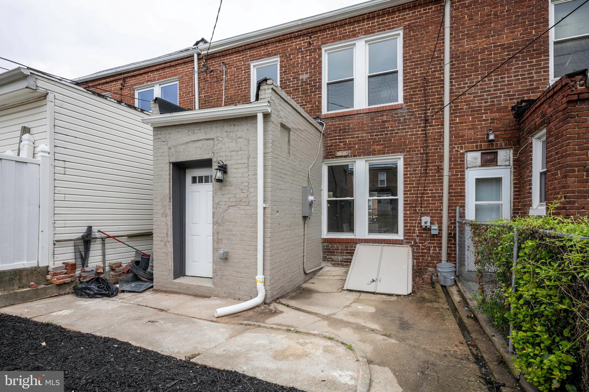 MONTEBELLO LAKE - Residential