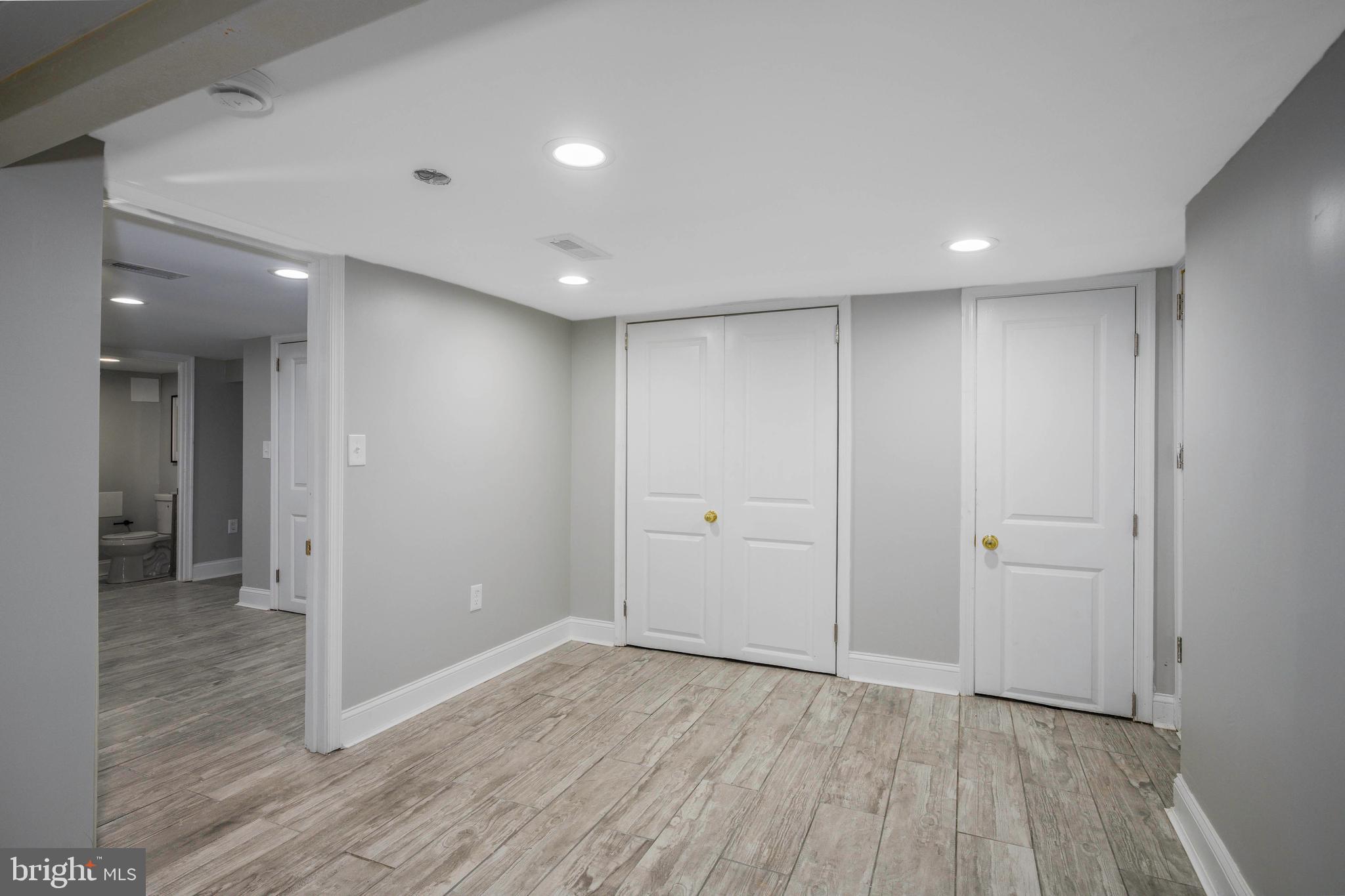 MONTEBELLO LAKE - Residential