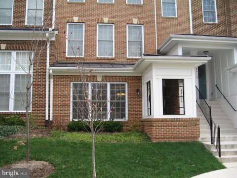 Photo of 4464 Beacon Grove Circle #602A, FAIRFAX, VA 22033 (MLS # VAFX2285380)