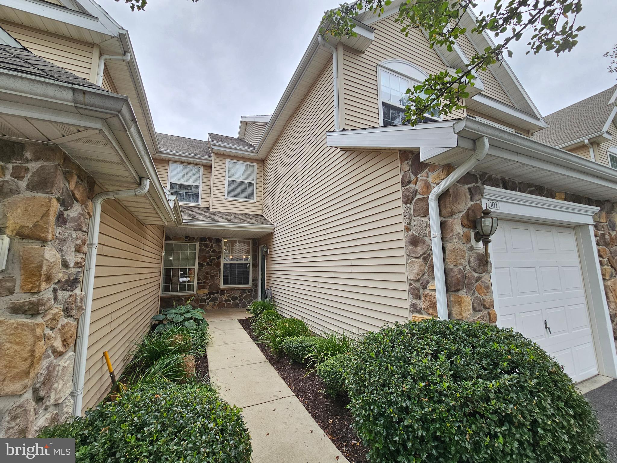 107 COUNTRY LANE
