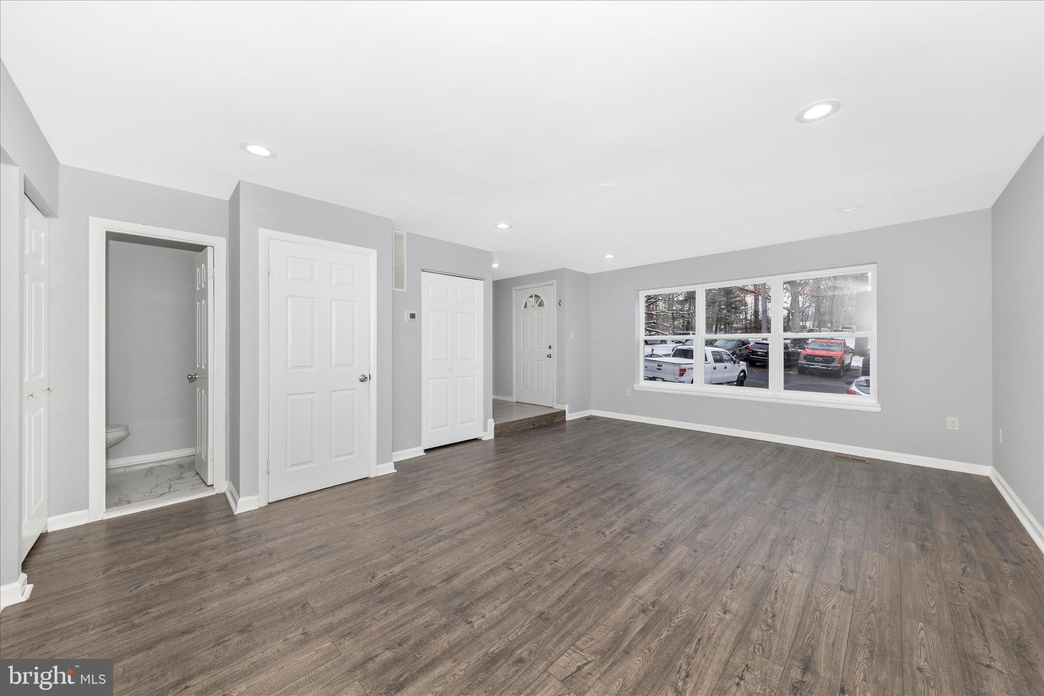 GUNNERS LAKE VILLAGE - Residential