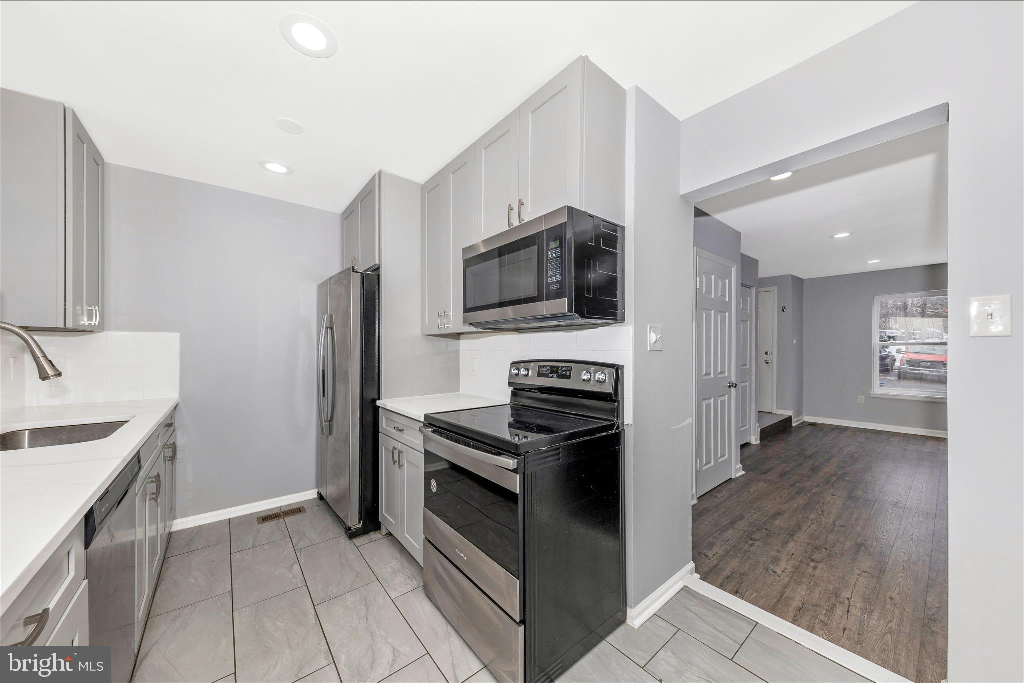 GUNNERS LAKE VILLAGE - Residential