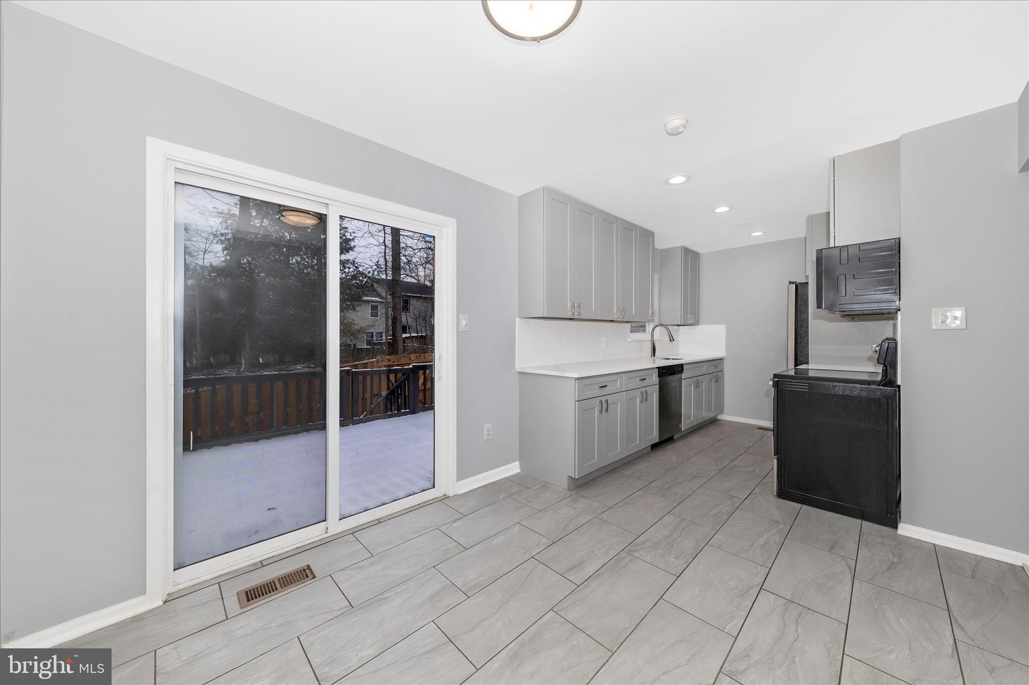 GUNNERS LAKE VILLAGE - Residential