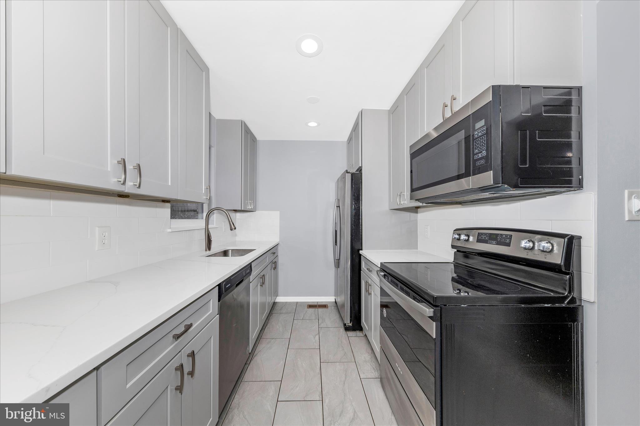 GUNNERS LAKE VILLAGE - Residential