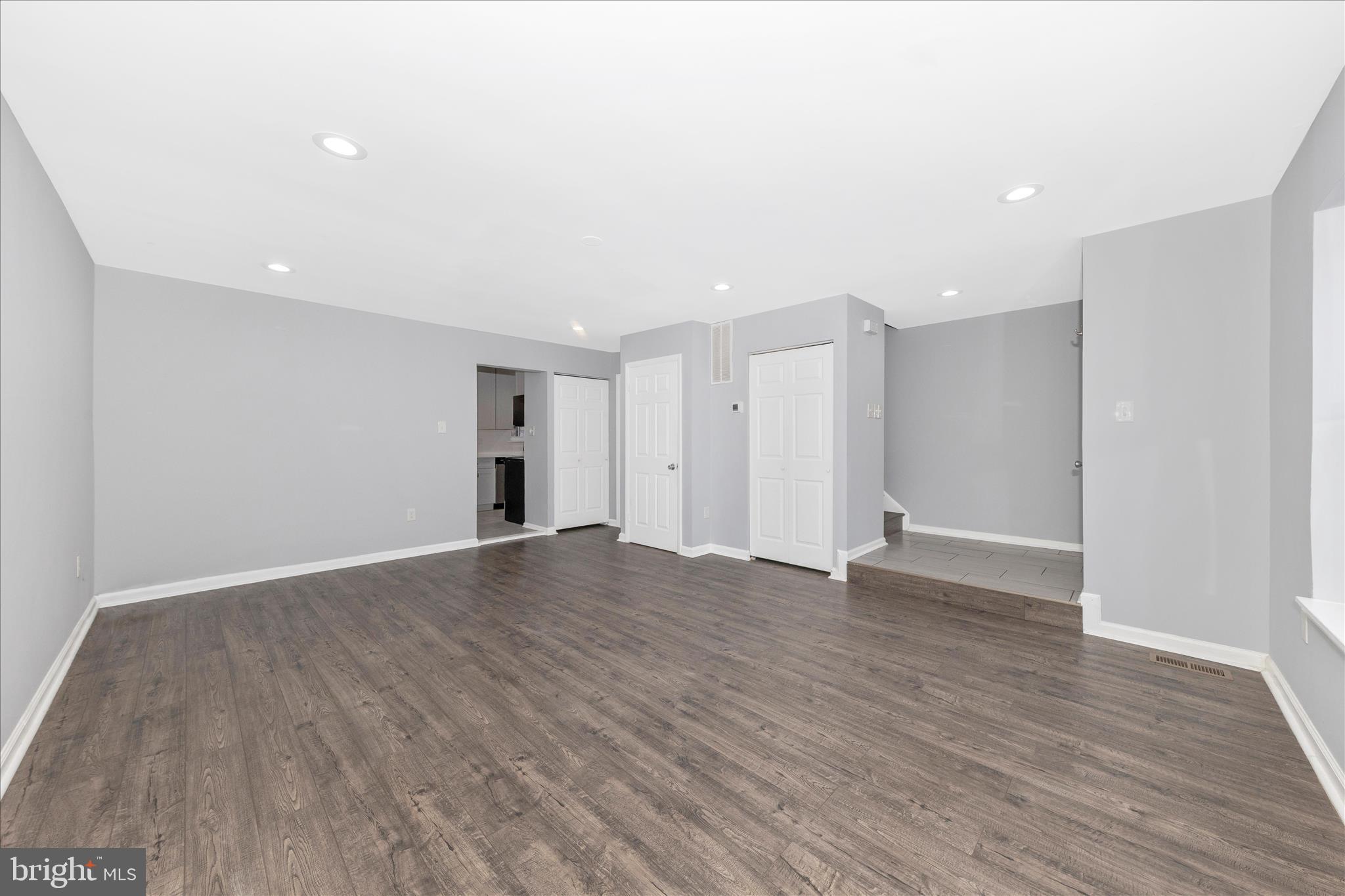 GUNNERS LAKE VILLAGE - Residential