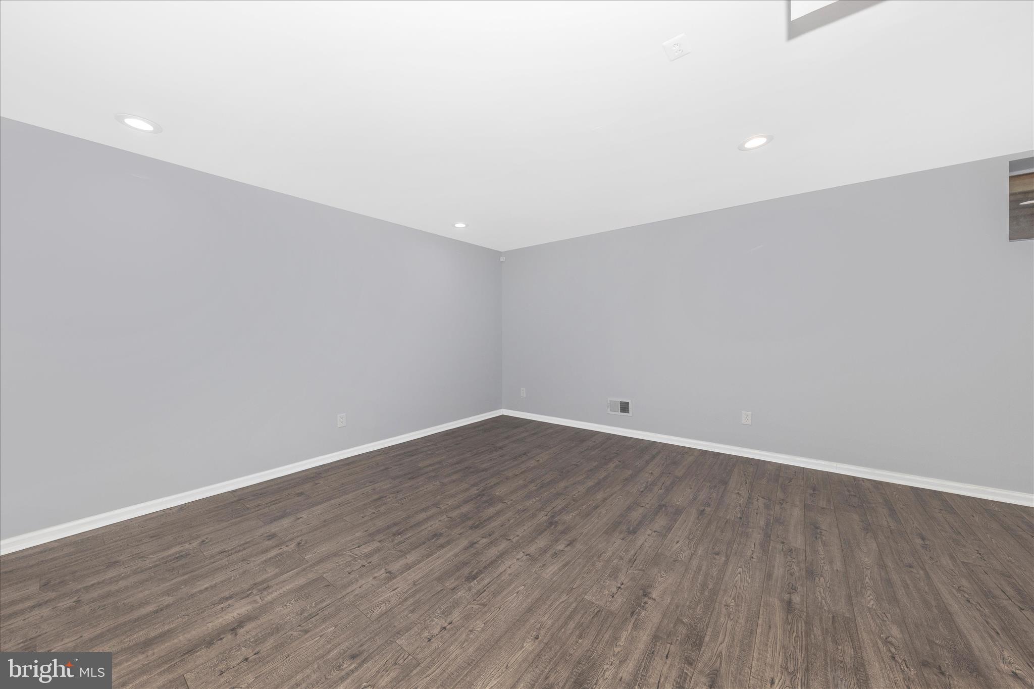 GUNNERS LAKE VILLAGE - Residential