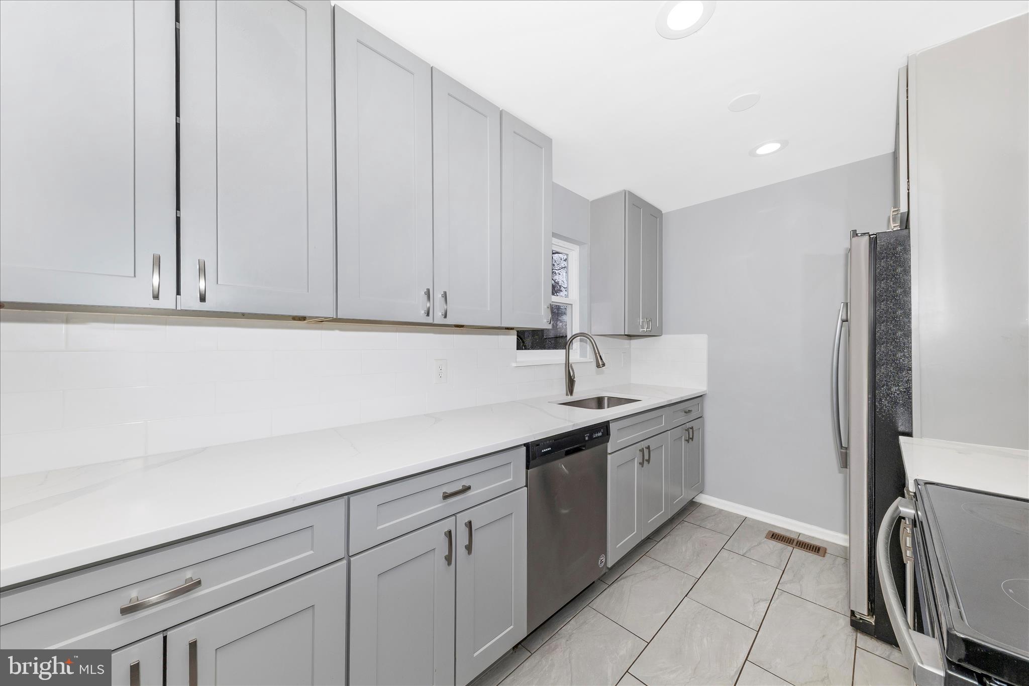 GUNNERS LAKE VILLAGE - Residential