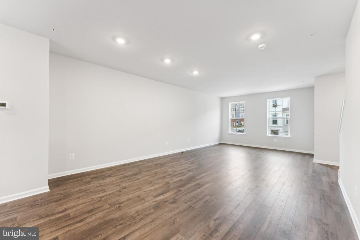 DAMASCUS VILLAGE - Residential