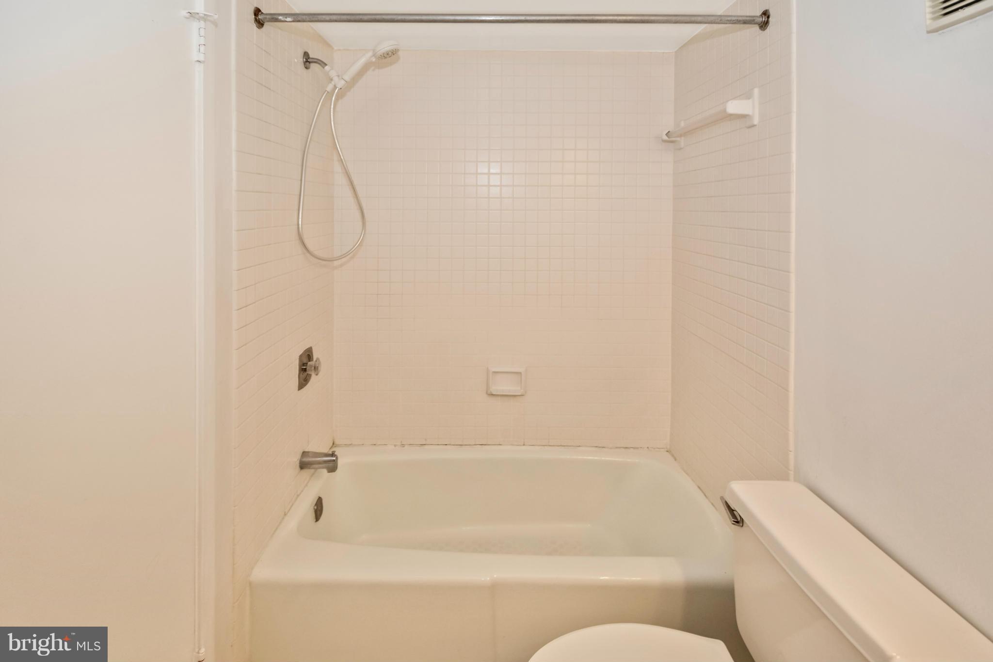 SKYLINE HOUSE - Residential Lease