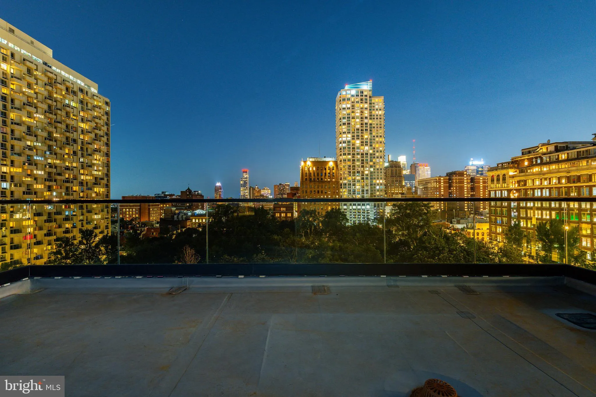 Philadelphia, Pennsylvania 19106, United States, 5 Bedrooms Bedrooms, ,6 BathroomsBathrooms,Residential,Active,119105