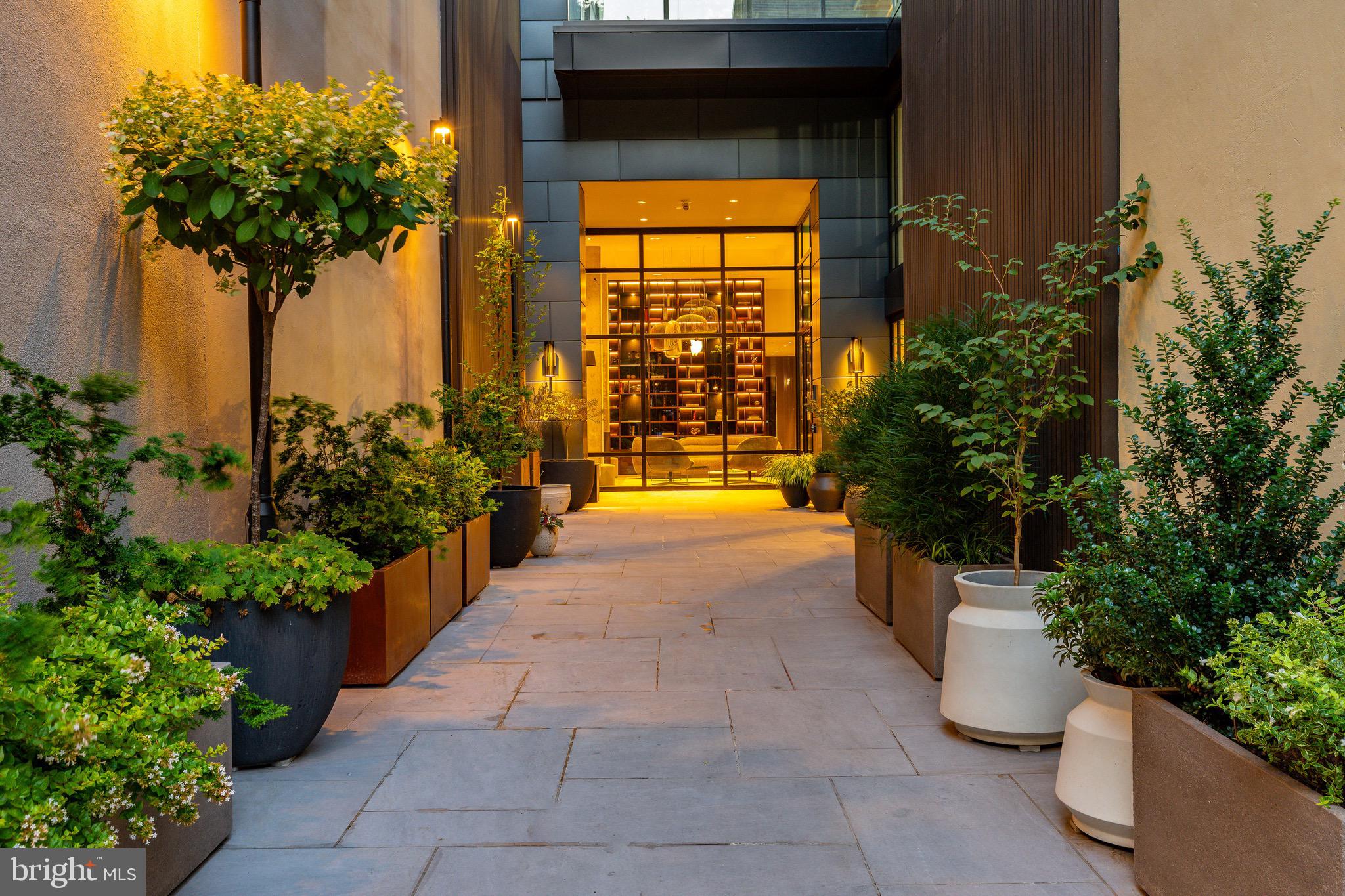 WASHINGTON SQ - Residential