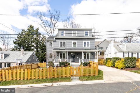Photo of 4403 CHASE AVE, BETHESDA, MD 20814 (MLS # MDMC2086036)