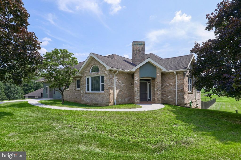 Photo of 1001 SHADOWSTONE DR, LANCASTER, PA 17603 (MLS # PALA2037438)