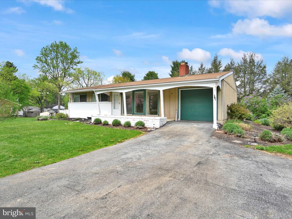 Photo of 601 Valley Road, LANCASTER, PA 17601 (MLS # PALA2068944)