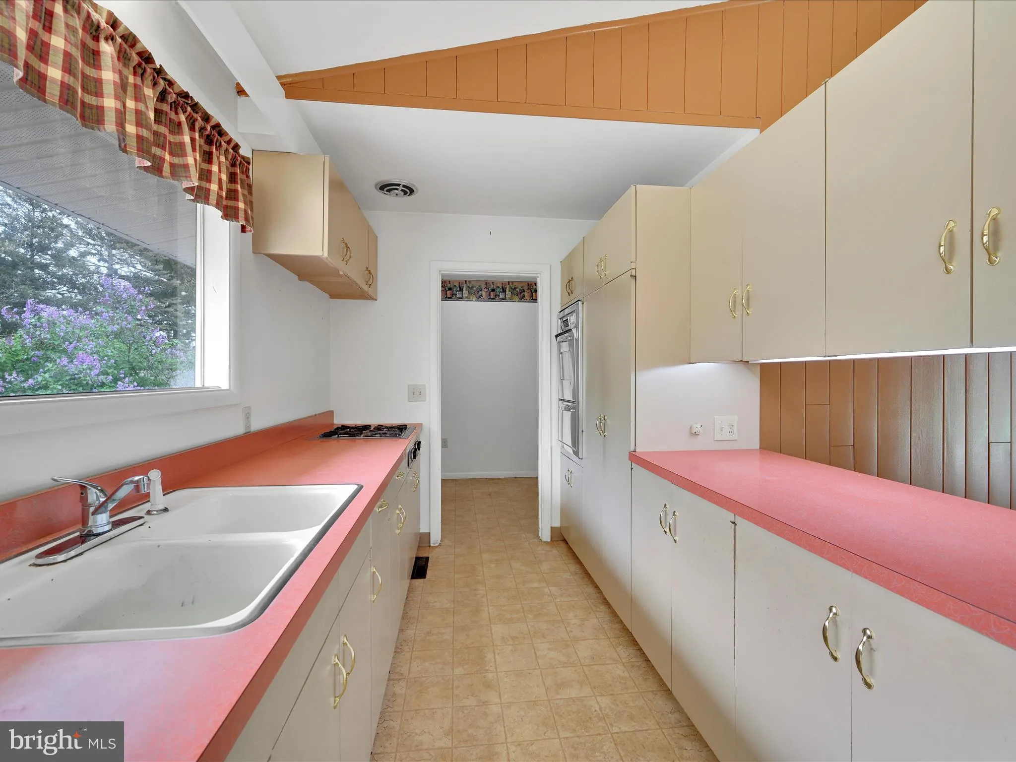 Lancaster, Pennsylvania 17601, United States, 3 Bedrooms Bedrooms, ,2 BathroomsBathrooms,Residential,Pending,118084