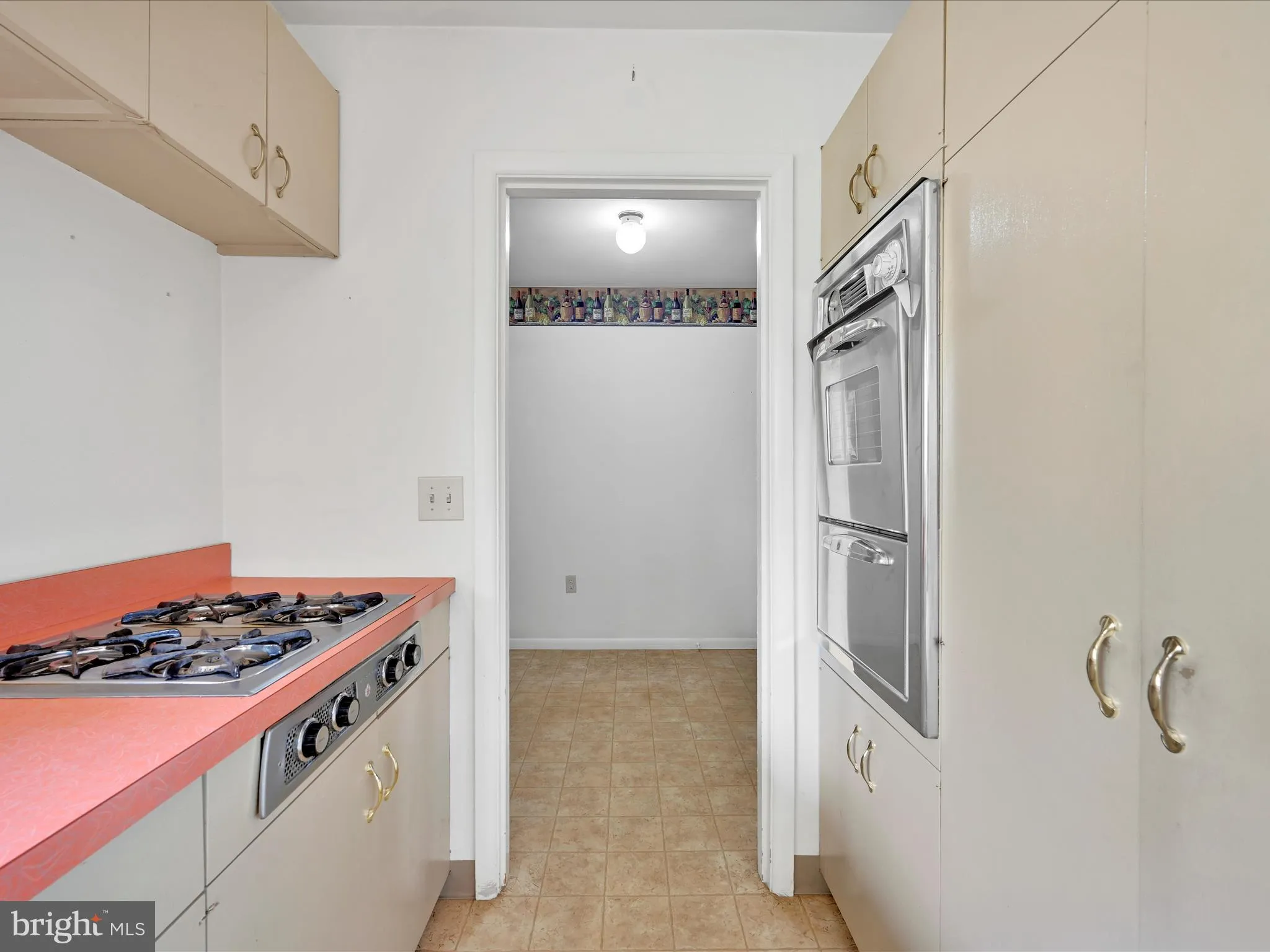 Lancaster, Pennsylvania 17601, United States, 3 Bedrooms Bedrooms, ,2 BathroomsBathrooms,Residential,Pending,118084