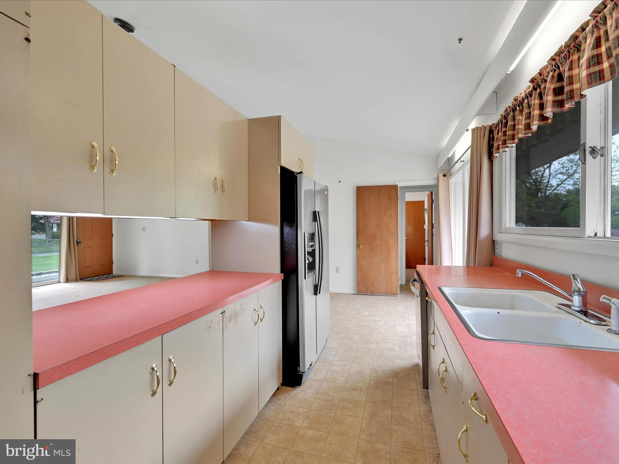 Lancaster, Pennsylvania 17601, United States, 3 Bedrooms Bedrooms, ,2 BathroomsBathrooms,Residential,Pending,118084