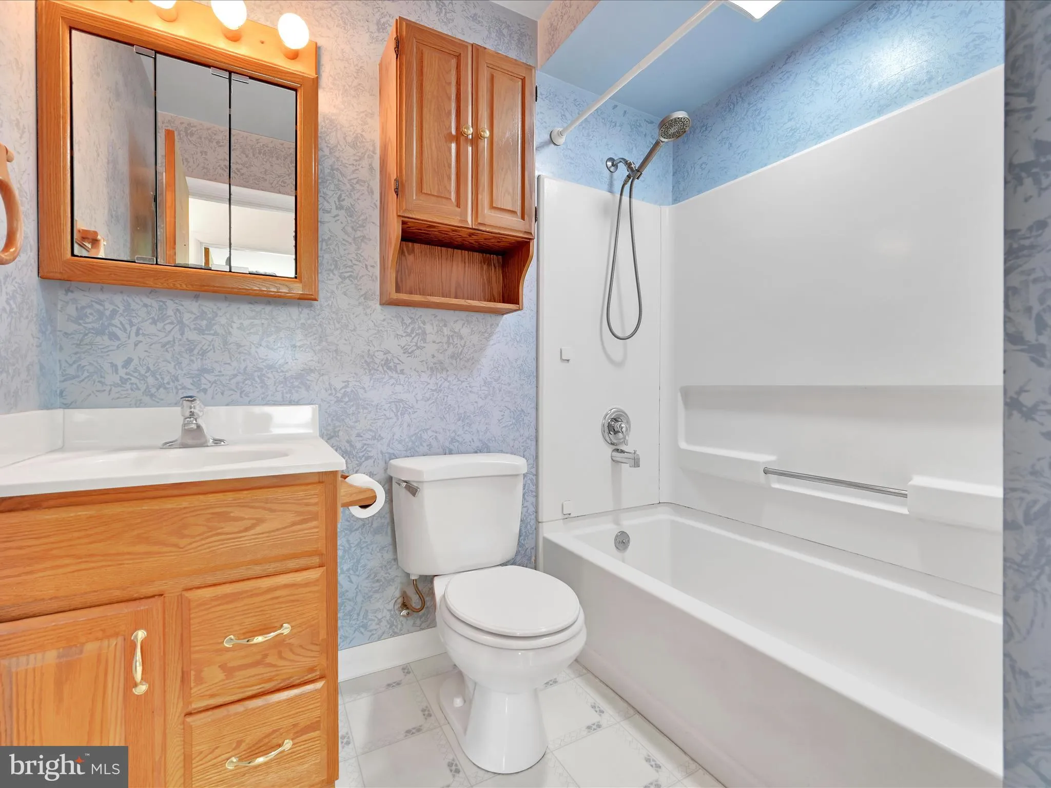 Lancaster, Pennsylvania 17601, United States, 3 Bedrooms Bedrooms, ,2 BathroomsBathrooms,Residential,Pending,118084