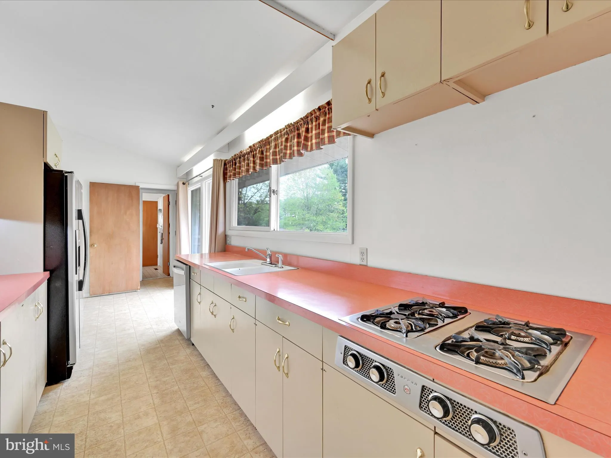 Lancaster, Pennsylvania 17601, United States, 3 Bedrooms Bedrooms, ,2 BathroomsBathrooms,Residential,Pending,118084