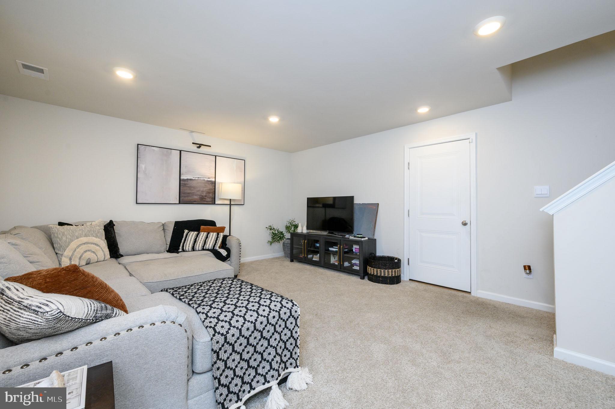 7 FOUNDRY BOULEVARD