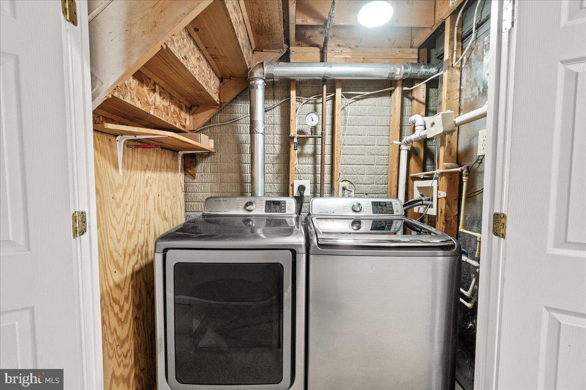 TWIN ARCH CROSSING - Residential