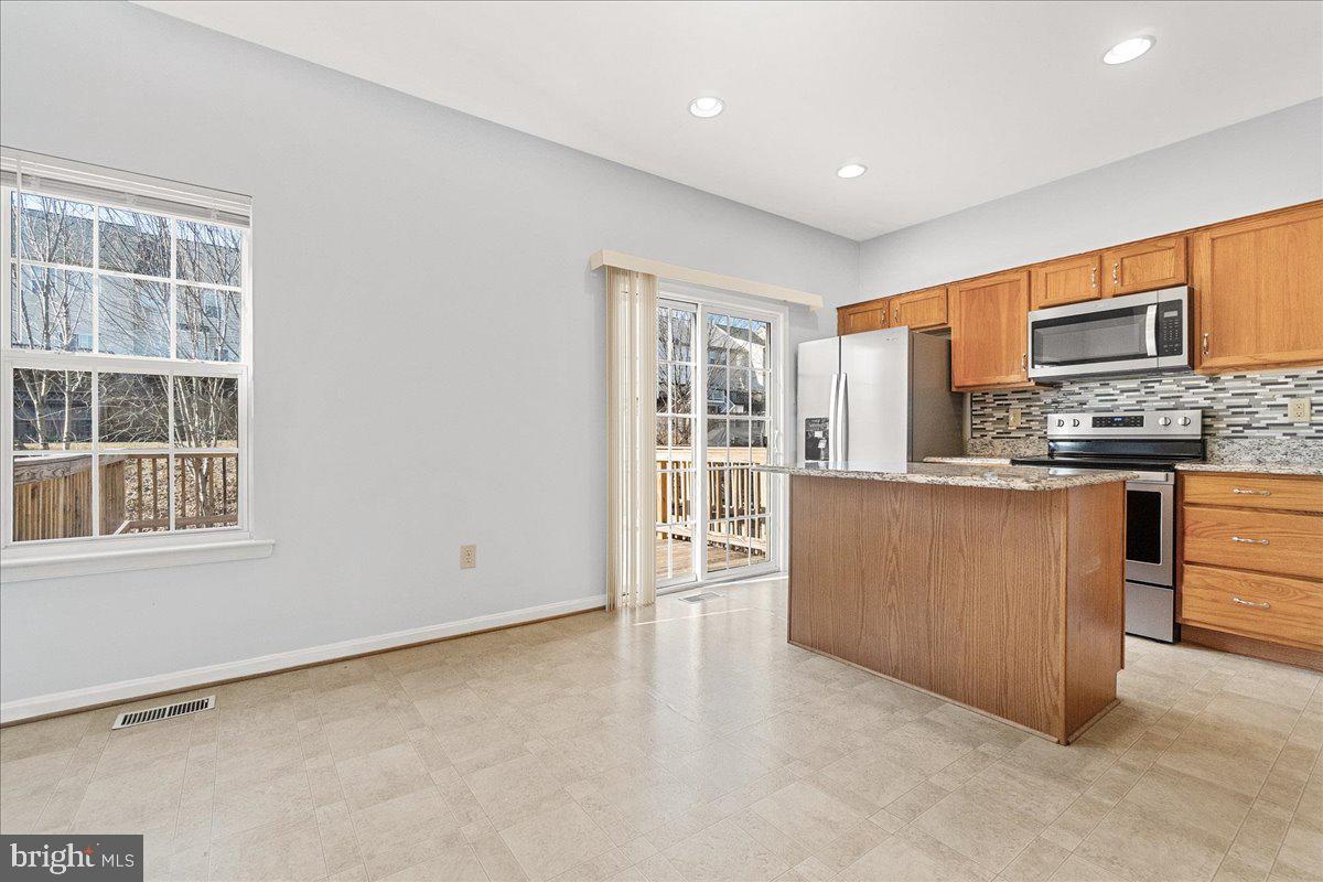 TWIN ARCH CROSSING - Residential