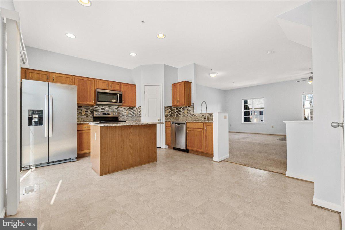 TWIN ARCH CROSSING - Residential