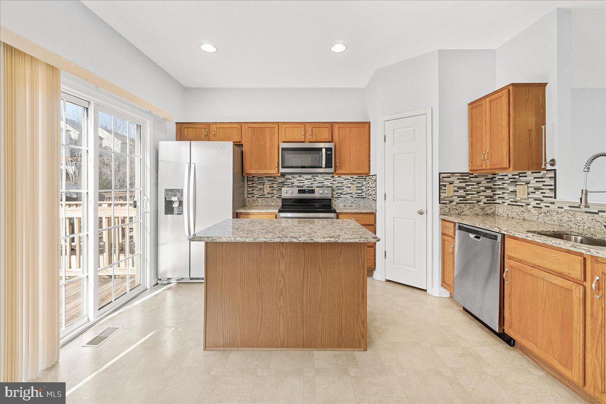 TWIN ARCH CROSSING - Residential