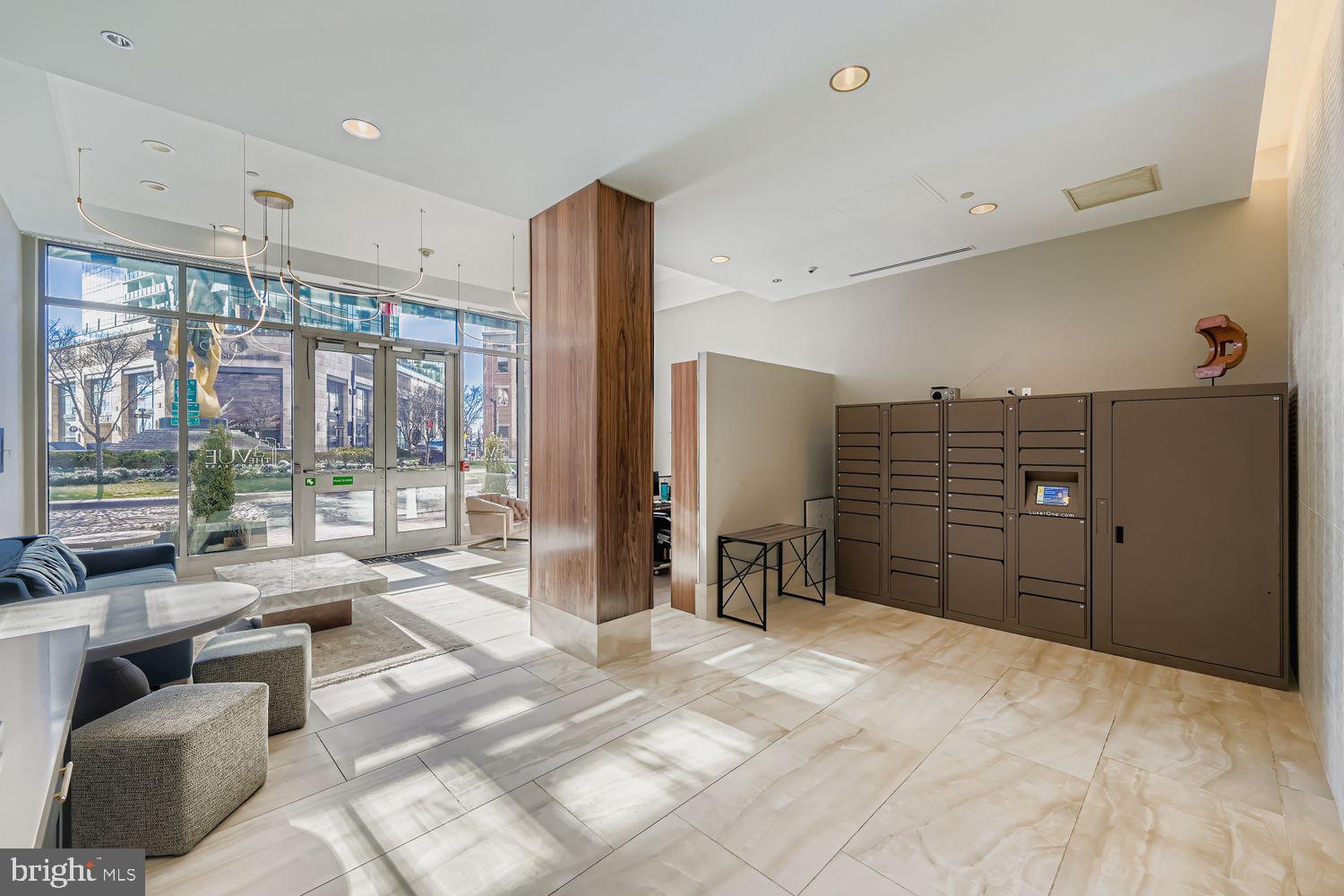 HARBOR EAST - Residential