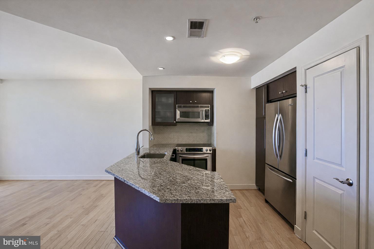 HARBOR EAST - Residential