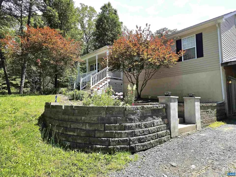 1060 East River Rd, Palmyra, VA MLS: 664254