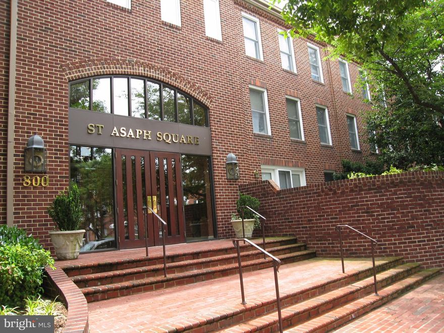 Freshly painted large 1 bedroom condo w/balcony overlooking refreshing outdoor pool. Corner unit w/3 sets of French doors. Lots of light. Gleaming hardwood floors, fireplace & bookcases. Master has walk-in closet. Washer/dryer in unit. Underground garage parking, extra storage. Walk to Faccia Luna. NO PETS, NO SMOKING.