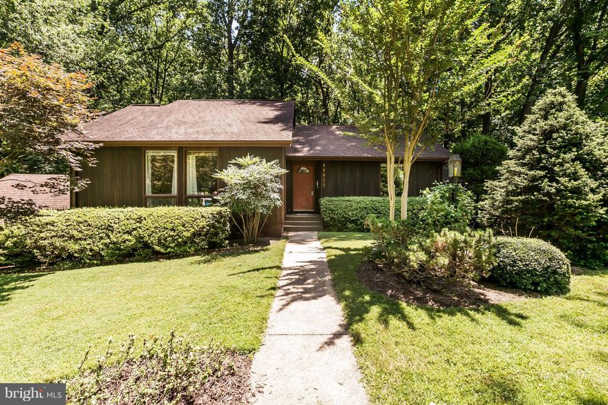 Contemporary living w/expansive view on gorgeous wooded lot backing up to open space & stream. Walking path nearby. Bird lover's  paradise. Hardwoods- great room-(living room & dining room),wood burning fireplace,&deck. Bonus room near garage for in home business, artist studio, etc. New electric panels, newer HVAC. OPEN JULY 2. Enjoy Hobbit's Glen Golf Course & Restaurant & Columbia amenities.